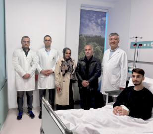 İstanbul- 4 ayda 45 kiloya düşen 19 yaşındaki Davut, babasının böbreğiyle hayata tutundu