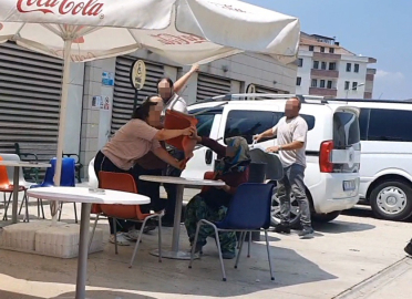 Bebeğinin ölüm haberini alan anne, eşinin ailesine saldırdı