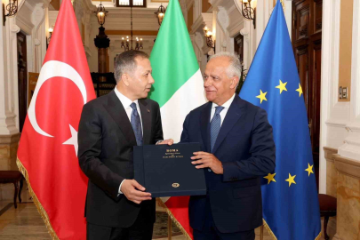 Bakan Yerlikaya, İtalyan mevkidaşı Piantedosi ile görüştü