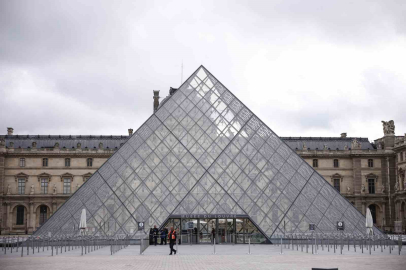 Louvre soygununda 2 şüpheli gözaltına alındı