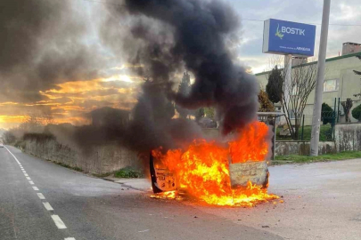 Otomobil, alev topuna döndü
