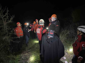Alzheimer hastası yaşlı adamı arama çalışmaları gece de devam ediyor