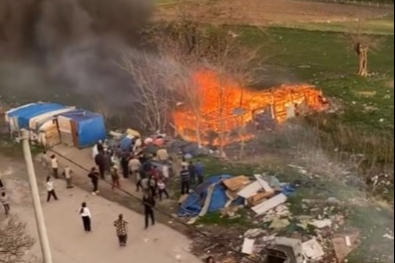 Karacabey'de ağıl alev alev yandı