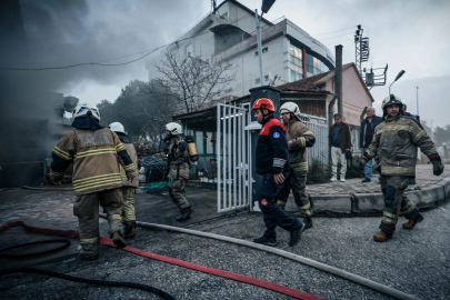 İzmir Bornova’daki fabrika yangını söndürüldü